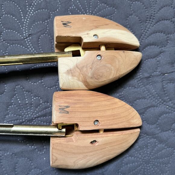 Moneysworth & Best Men's Cedar Shoe Tree - Hook Heel / Split Toe (1 Pair) M NWOB - Picture 9 of 11